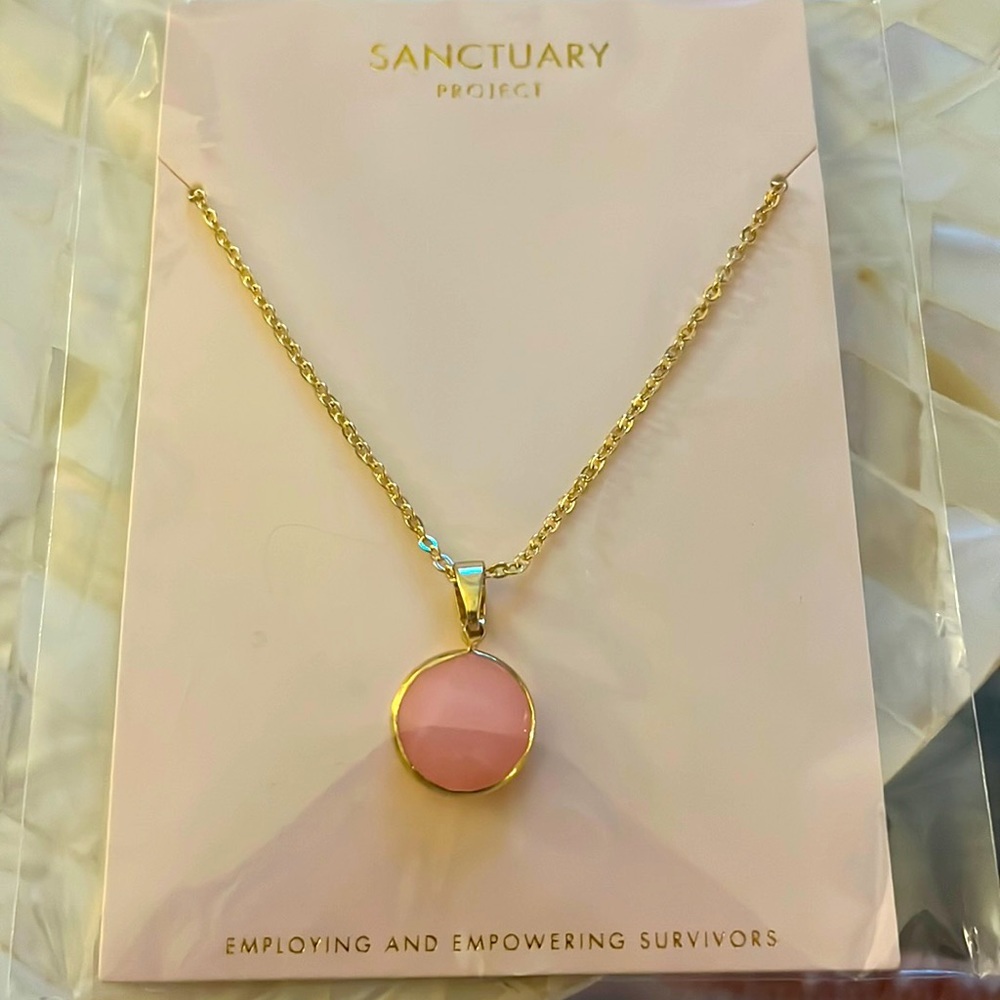 Rose and gold pendant necklace
